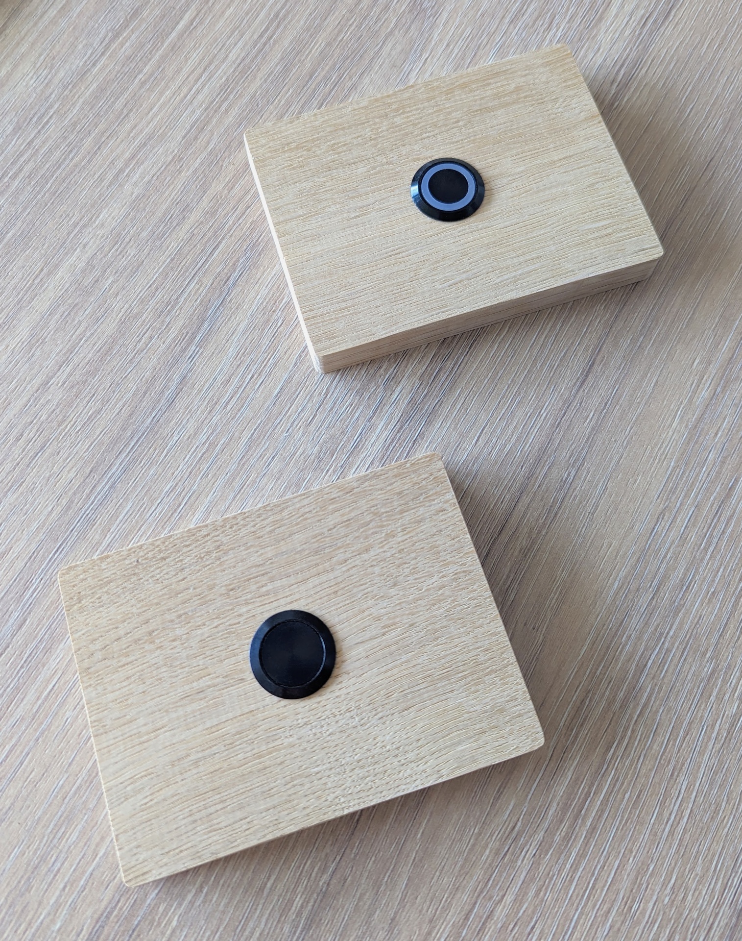 Oak doorbell, wooden doorbell for apartment door, natural materials, with black or brass button